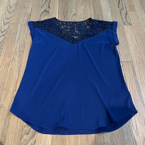 NWT Express Women’s Lace Trim Blouse - Size Medium - Picture 1 of 5